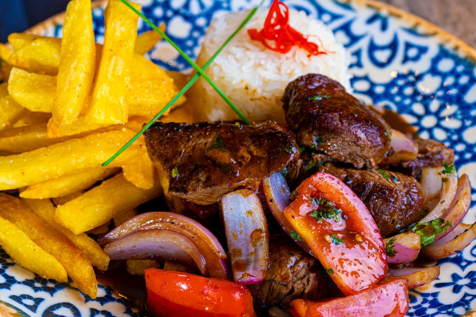 Peruvian beef and pepper stir-fry with crispy fries