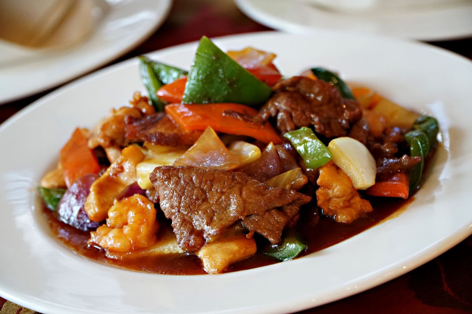 Beef and vegetable stir fry with rice