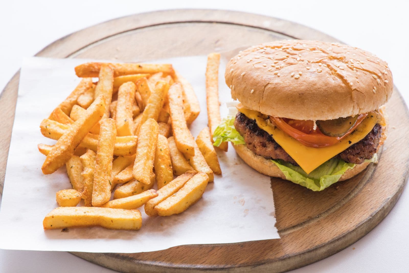 Classic beef burgers with oven fries